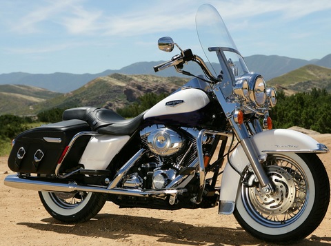 Harley Davidson FLHRC Road King Classic (2006-07)